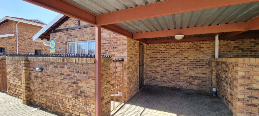 2 Bedroom Property for Sale in Pentagon Park Free State